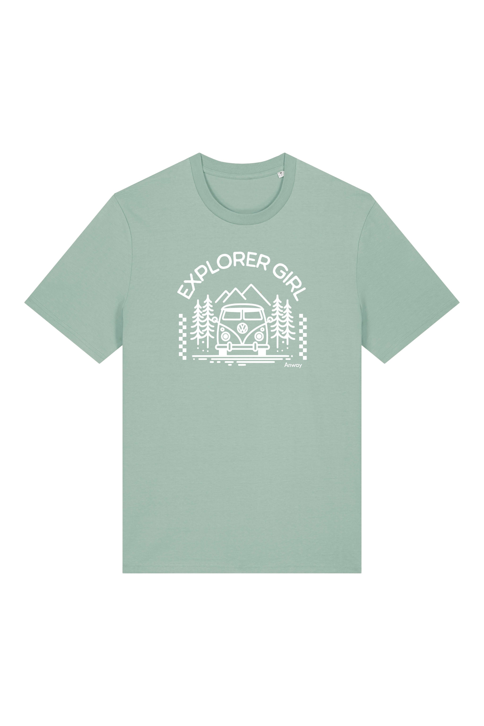 T-Shirt aus 100 % Bio-Baumwolle mit normaler Passform, erhältlich in verschiedenen Farben wie Blue Soul, Cotton Pink, Lavender, Aloe, Weiss und Schwarz. Individuell bedruckbar mit Wunschmotiv. Weiches, angenehm leichtes Material für hohen Tragekomfort. Ideal für einen zeitgemässen, entspannten Look. Mit Aufdruck "EXPLORER GIRL", einem VW-Bus, Tannen und Bergen auf der Vorderseite – modernes Design für Outdoor-Liebhaberinnen.
