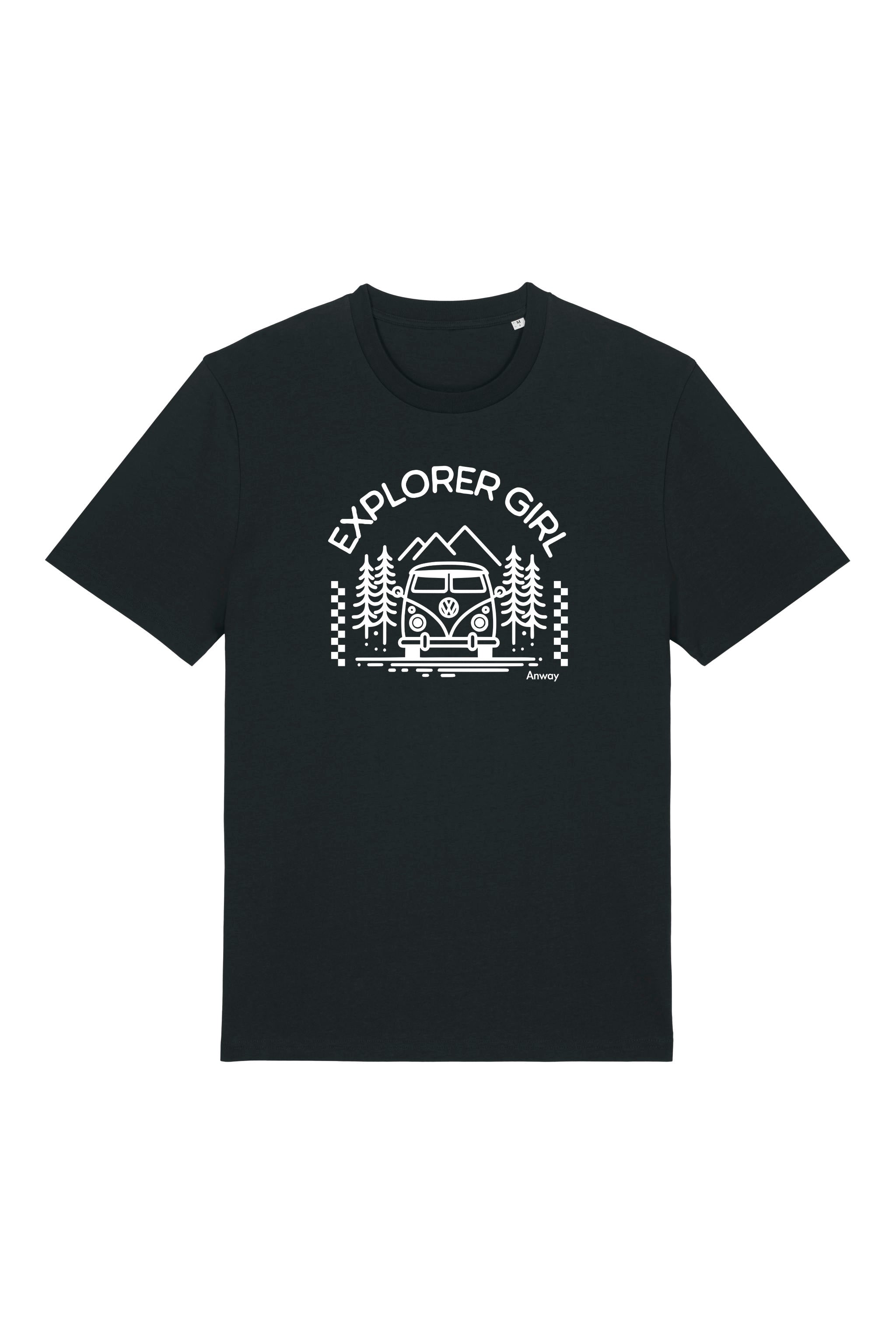 T-Shirt aus 100 % Bio-Baumwolle mit normaler Passform, erhältlich in verschiedenen Farben wie Blue Soul, Cotton Pink, Lavender, Aloe, Weiss und Schwarz. Individuell bedruckbar mit Wunschmotiv. Weiches, angenehm leichtes Material für hohen Tragekomfort. Ideal für einen zeitgemässen, entspannten Look. Mit Aufdruck "EXPLORER GIRL", einem VW-Bus, Tannen und Bergen auf der Vorderseite – modernes Design für Outdoor-Liebhaberinnen.