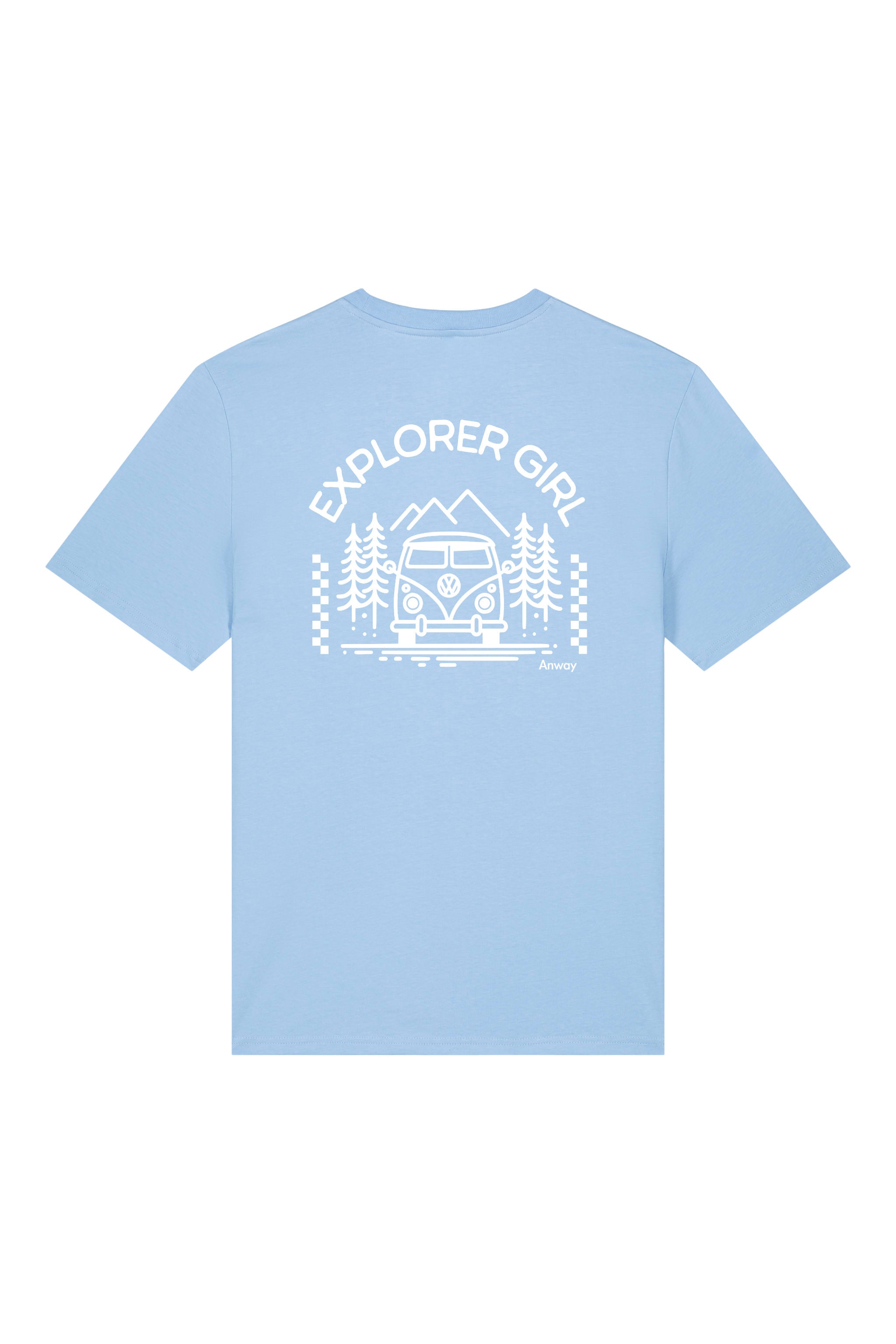 T-Shirt aus 100 % Bio-Baumwolle mit normaler Passform, erhältlich in verschiedenen Farben wie Blue Soul, Cotton Pink, Lavender, Aloe, Weiss und Schwarz. Individuell bedruckbar mit Wunschmotiv. Weiches, angenehm leichtes Material für hohen Tragekomfort. Ideal für einen zeitgemässen, entspannten Look. Mit Aufdruck auf dem Rücken "EXPLORER GIRL", einem VW-Bus, Tannen und Bergen und einem kleinen Aufdruck auf der linken Brust – modernes Design für Outdoor-Liebhaberinnen.