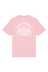 T-Shirt aus 100 % Bio-Baumwolle mit normaler Passform, erhältlich in verschiedenen Farben wie Blue Soul, Cotton Pink, Lavender, Aloe, Weiss und Schwarz. Individuell bedruckbar mit Wunschmotiv. Weiches, angenehm leichtes Material für hohen Tragekomfort. Ideal für einen zeitgemässen, entspannten Look. Mit Aufdruck auf dem Rücken "EXPLORER GIRL", einem VW-Bus, Tannen und Bergen – modernes Design für Outdoor-Liebhaberinnen.