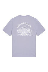 T-Shirt aus 100 % Bio-Baumwolle mit normaler Passform, erhältlich in verschiedenen Farben wie Blue Soul, Cotton Pink, Lavender, Aloe, Weiss und Schwarz. Individuell bedruckbar mit Wunschmotiv. Weiches, angenehm leichtes Material für hohen Tragekomfort. Ideal für einen zeitgemässen, entspannten Look. Mit Aufdruck auf dem Rücken "EXPLORER GIRL", einem VW-Bus, Tannen und Bergen – modernes Design für Outdoor-Liebhaberinnen.