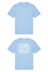 T-Shirt aus 100 % Bio-Baumwolle mit normaler Passform, erhältlich in verschiedenen Farben wie Blue Soul, Cotton Pink, Lavender, Aloe, Weiss und Schwarz. Individuell bedruckbar mit Wunschmotiv. Weiches, angenehm leichtes Material für hohen Tragekomfort. Ideal für einen zeitgemässen, entspannten Look. Rückseite: T-Shirt mit grossem, einfarbigem Blumenprint auf der Rückseite. 