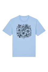 T-Shirt aus 100 % Bio-Baumwolle mit normaler Passform, erhältlich in verschiedenen Farben wie Blue Soul, Cotton Pink, Lavender, Aloe, Weiss und Schwarz. Individuell bedruckbar mit Wunschmotiv. Weiches, angenehm leichtes Material für hohen Tragekomfort. Ideal für einen zeitgemässen, entspannten Look. Vorderseite: T-Shirt mit einfarbigem Blumenprint auf der Vorderseite. 