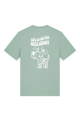 T-Shirt aus 100 % Bio-Baumwolle mit normaler Passform, erhältlich in verschiedenen Farben wie Blue Soul, Cotton Pink, Lavender, Aloe, Weiss und Schwarz. Individuell bedruckbar mit Wunschmotiv. Weiches, angenehm leichtes Material für hohen Tragekomfort. Ideal für einen zeitgemässen, entspannten Look. Vorderseite: Kleiner Hund im Comic-Stil auf der linken Brust. Rückseite: Handgezeichnetes Hundemotiv und Schriftzug „LIFE IS BETTER WITH ANWAY“