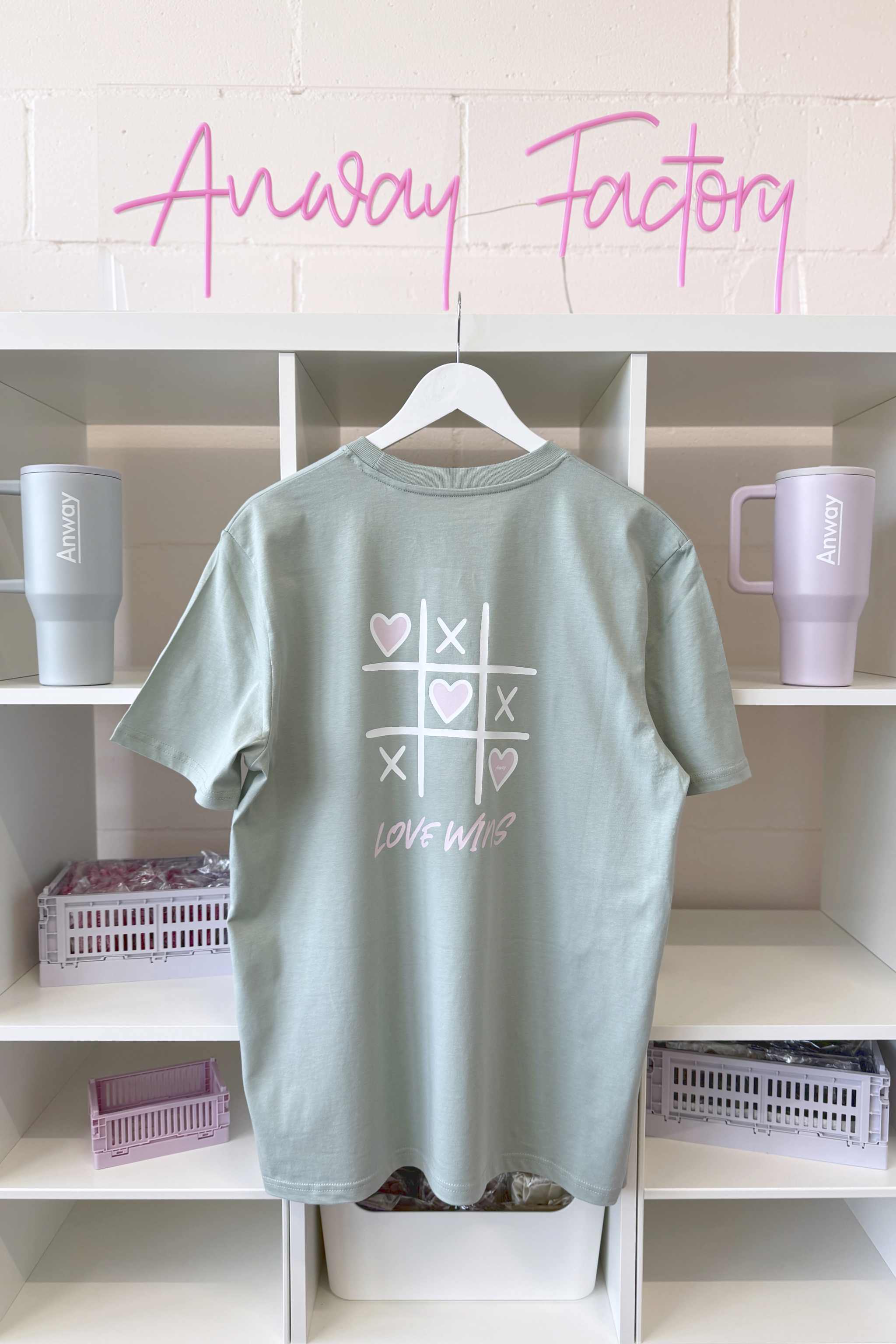 T-Shirt Normal Farbe Aloe Grün Print Love Wins