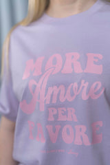 Unisex T-Shirt aus 100% Bio-Baumwolle Lavender lila mit rosa Print Aufdruck More Amore Per Favore