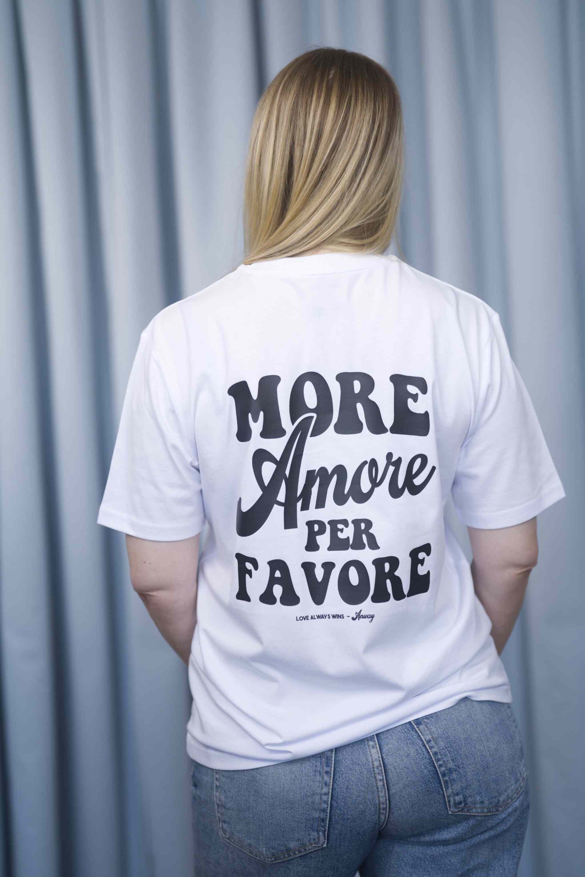 Unisex T-Shirt aus 100% Bio-Baumwolle White weiss mit schwarzem Print Aufdruck More Amore Per Favore