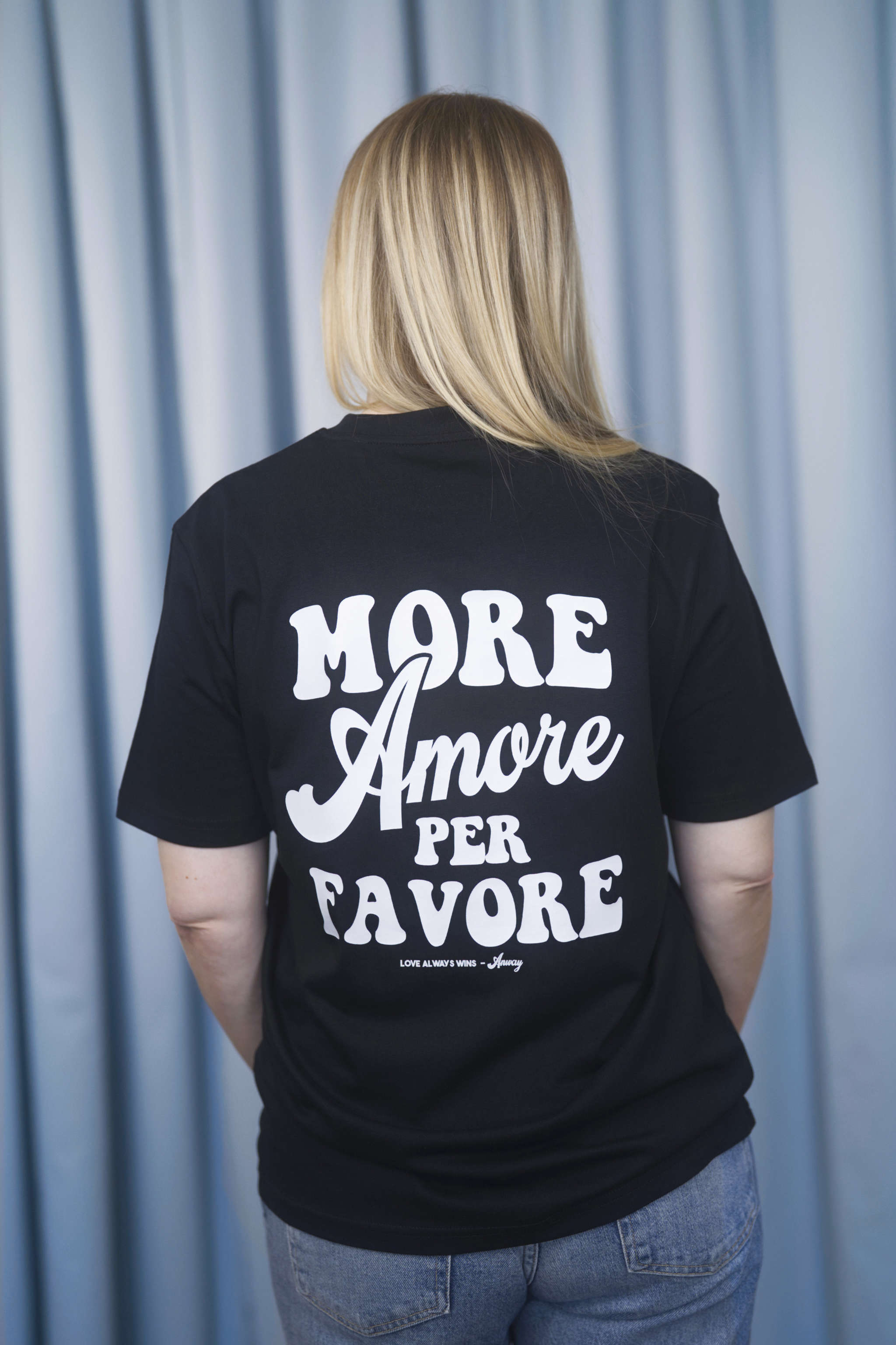 Unisex T-Shirt aus 100% Bio-Baumwolle Black schwarz mit weissem Print Aufdruck More Amore Per Favore