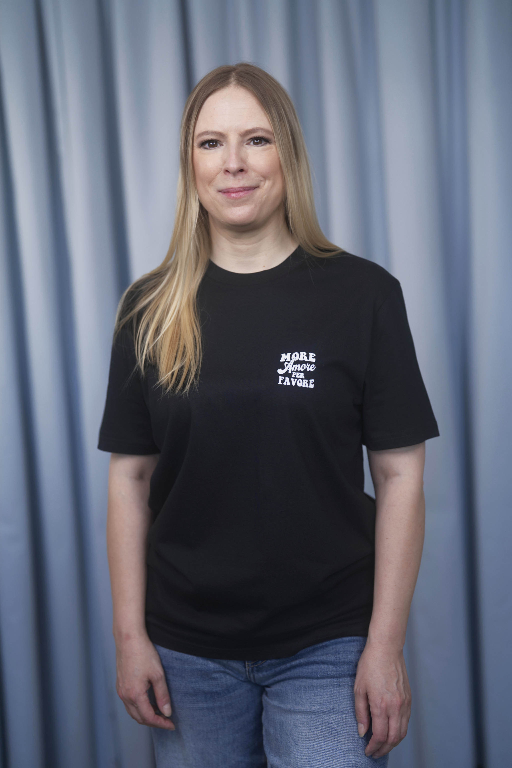 Unisex T-Shirt aus 100% Bio-Baumwolle Black schwarz mit weissem Print Aufdruck More Amore Per Favore