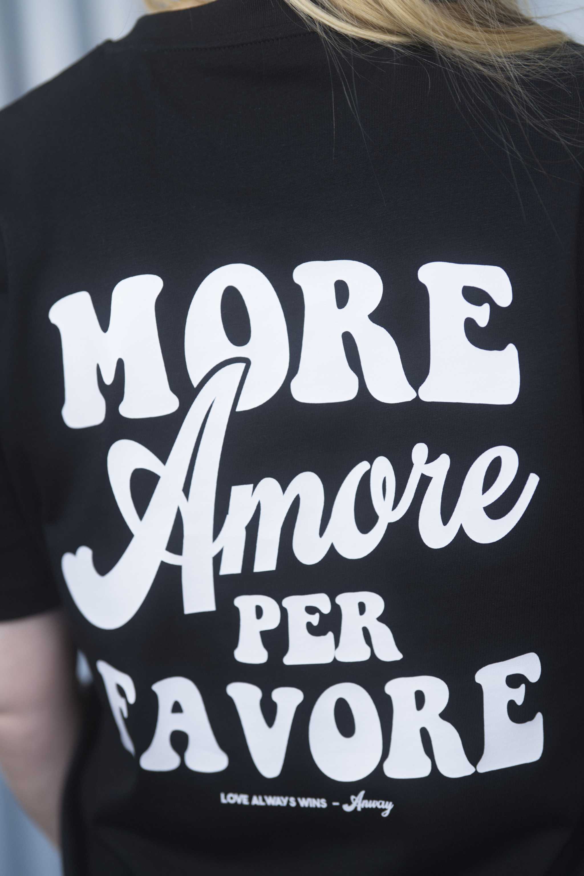 Unisex T-Shirt aus 100% Bio-Baumwolle Black schwarz mit weissem Print Aufdruck More Amore Per Favore