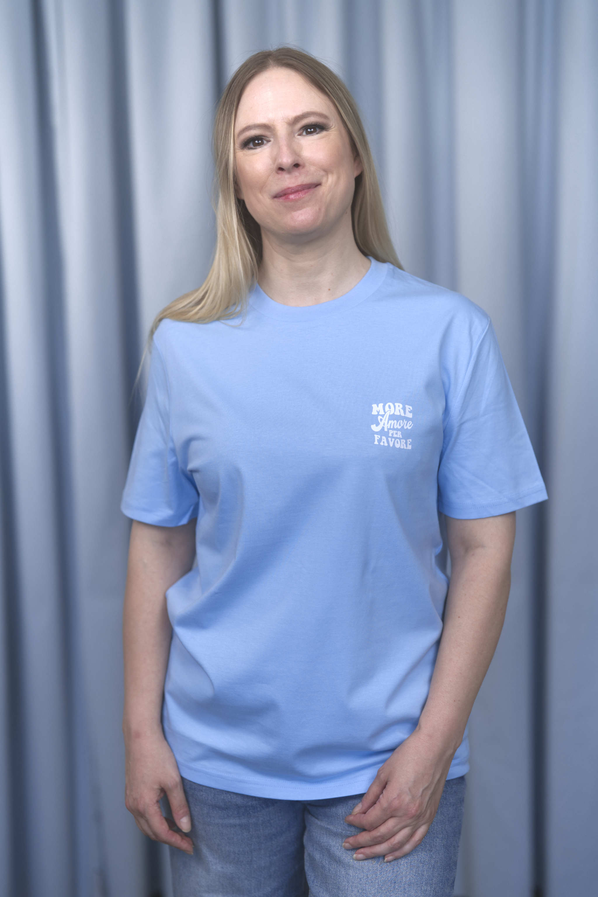 Unisex T-Shirt aus 100% Bio-Baumwolle Blue Soul hellblau mit weissem Print Aufdruck More Amore Per Favore