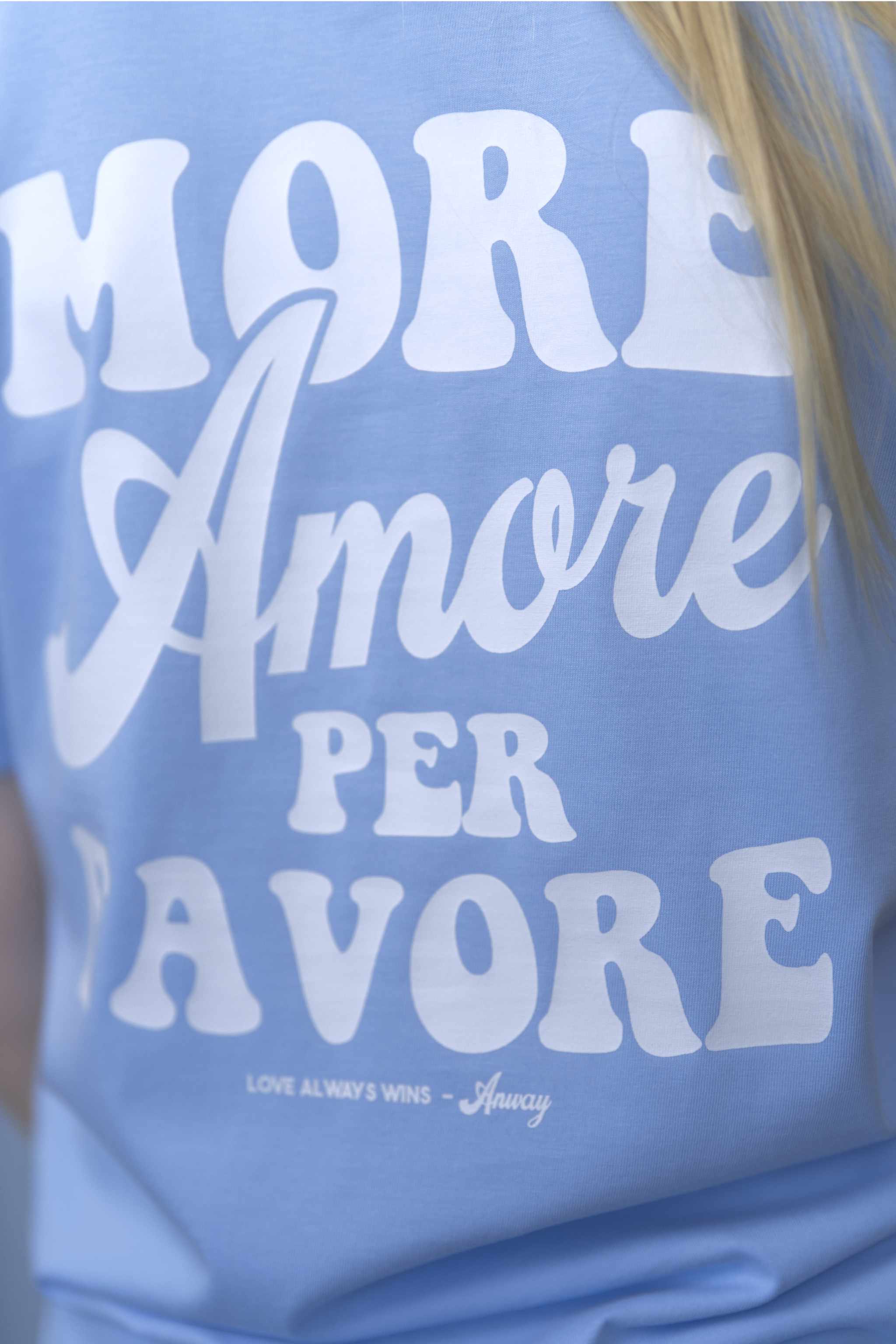 Unisex T-Shirt aus 100% Bio-Baumwolle Blue Soul hellblau mit weissem Print Aufdruck More Amore Per Favore
