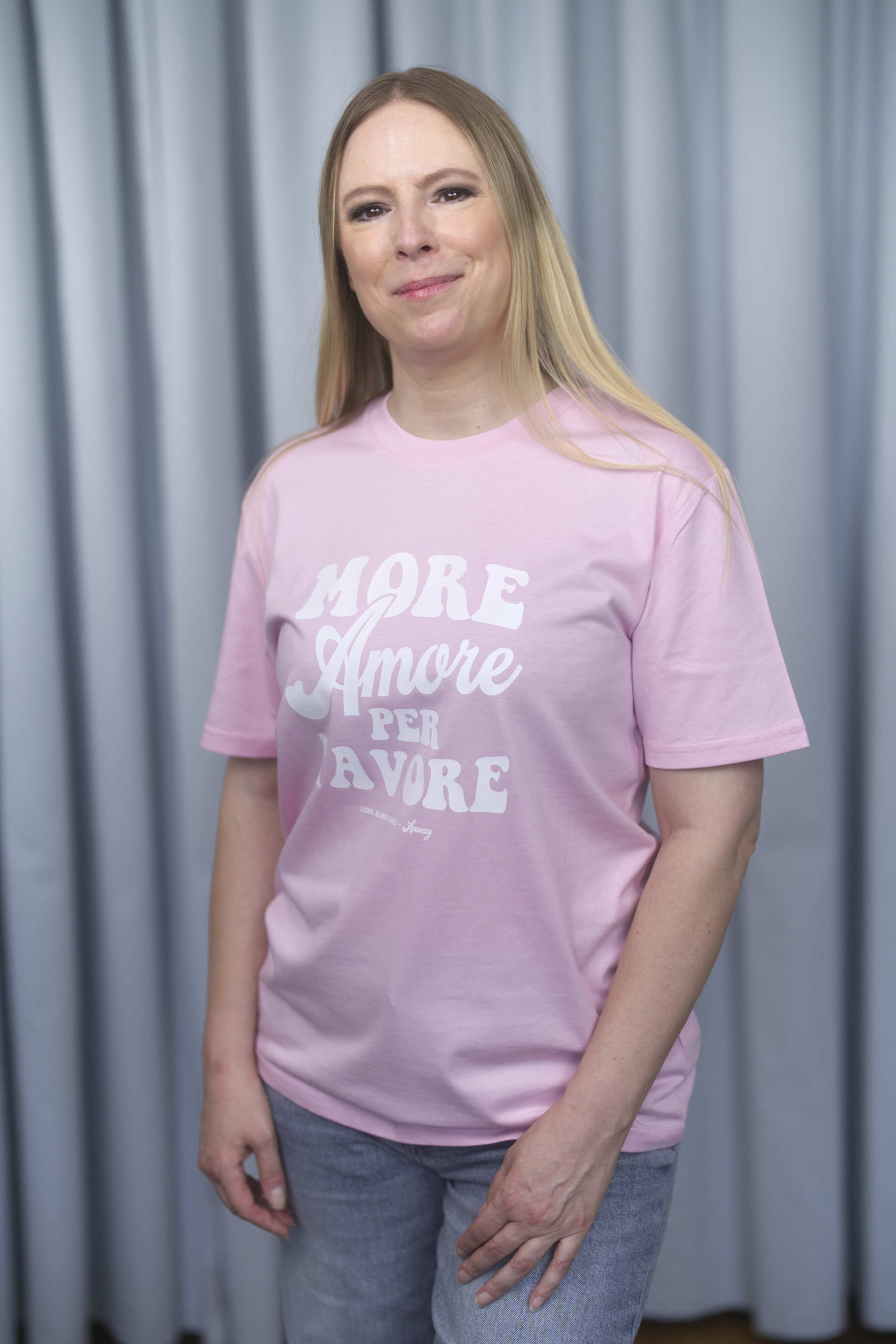 Unisex T-Shirt aus 100% Bio-Baumwolle Cotton Pink rosa mit weissem Print Aufdruck More Amore Per Favore