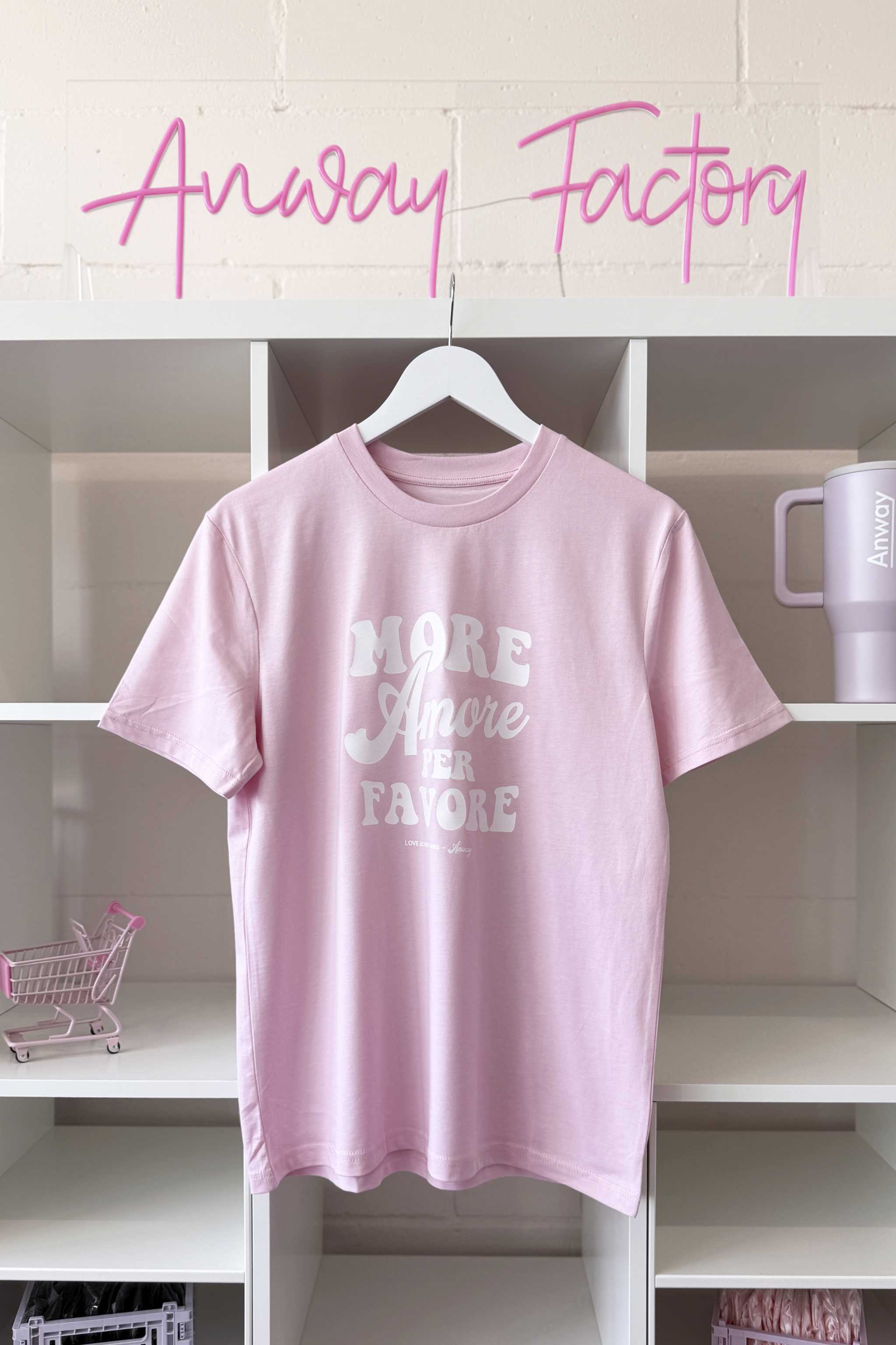 Unisex T-Shirt aus 100% Bio-Baumwolle Cotton Pink rosa mit weissem Print Aufdruck More Amore Per Favore