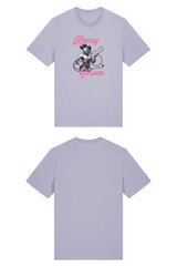 T-Shirt aus 100 % Bio-Baumwolle mit normaler Passform, erhältlich in verschiedenen Farben wie Blue Soul, Cotton Pink, Lavender, Aloe, Weiss und Schwarz. Individuell bedruckbar mit Wunschmotiv. Weiches, angenehm leichtes Material für hohen Tragekomfort. Ideal für einen zeitgemässen, entspannten Look. T-Shirt mit einer Cowgirl-Illustration mit Peitsche und dem rosa Schriftzug „Anway Power“ auf der Vorderseite.