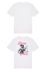 T-Shirt aus 100 % Bio-Baumwolle mit normaler Passform, erhältlich in verschiedenen Farben wie Blue Soul, Cotton Pink, Lavender, Aloe, Weiss und Schwarz. Individuell bedruckbar mit Wunschmotiv. Weiches, angenehm leichtes Material für hohen Tragekomfort. Ideal für einen zeitgemässen, entspannten Look. T-Shirt mit einer Cowgirl-Illustration mit Peitsche und dem rosa Schriftzug „Anway Power“ auf der Rückseite.