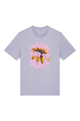 T-Shirt aus 100 % Bio-Baumwolle mit normaler Passform, erhältlich in verschiedenen Farben wie Blue Soul, Cotton Pink, Lavender, Aloe, Weiss und Schwarz. Individuell bedruckbar mit Wunschmotiv. Weiches, angenehm leichtes Material für hohen Tragekomfort. Ideal für einen zeitgemässen, entspannten Look. Design mit Sonnenblume und Text „GOOD DAY TO BLOOM“ auf der Vorderseite.