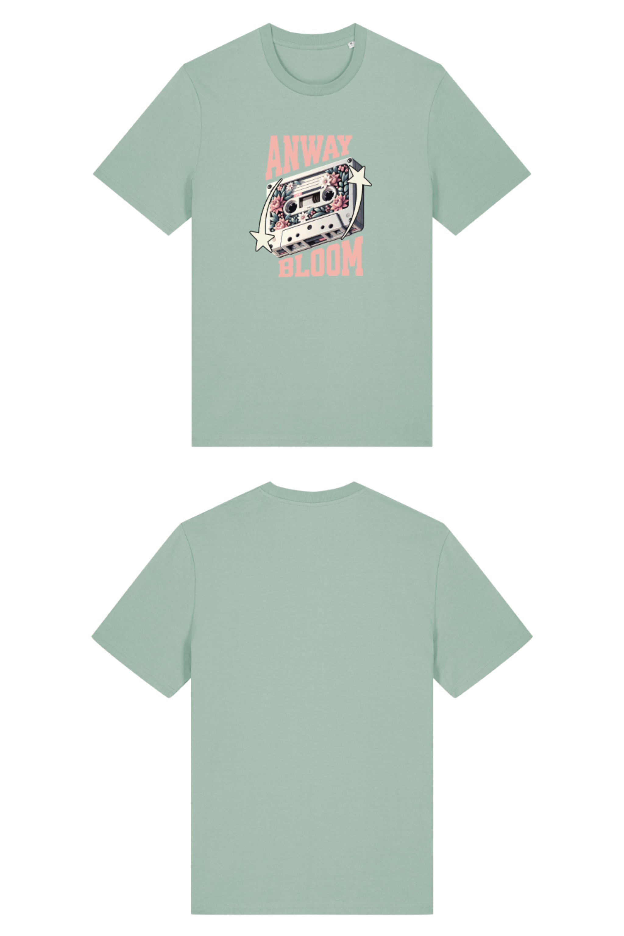 T-Shirt aus 100 % Bio-Baumwolle mit normaler Passform, erhältlich in verschiedenen Farben wie Blue Soul, Cotton Pink, Lavender, Aloe, Weiss und Schwarz. Individuell bedruckbar mit Wunschmotiv. Weiches, angenehm leichtes Material für hohen Tragekomfort. Ideal für einen zeitgemässen, entspannten Look. Als Motiv auf der Vorderseite eine Kassette, dekoriert mit Blumen, eingerahmt von Sternen – Text „ANWAY BLOOM“.