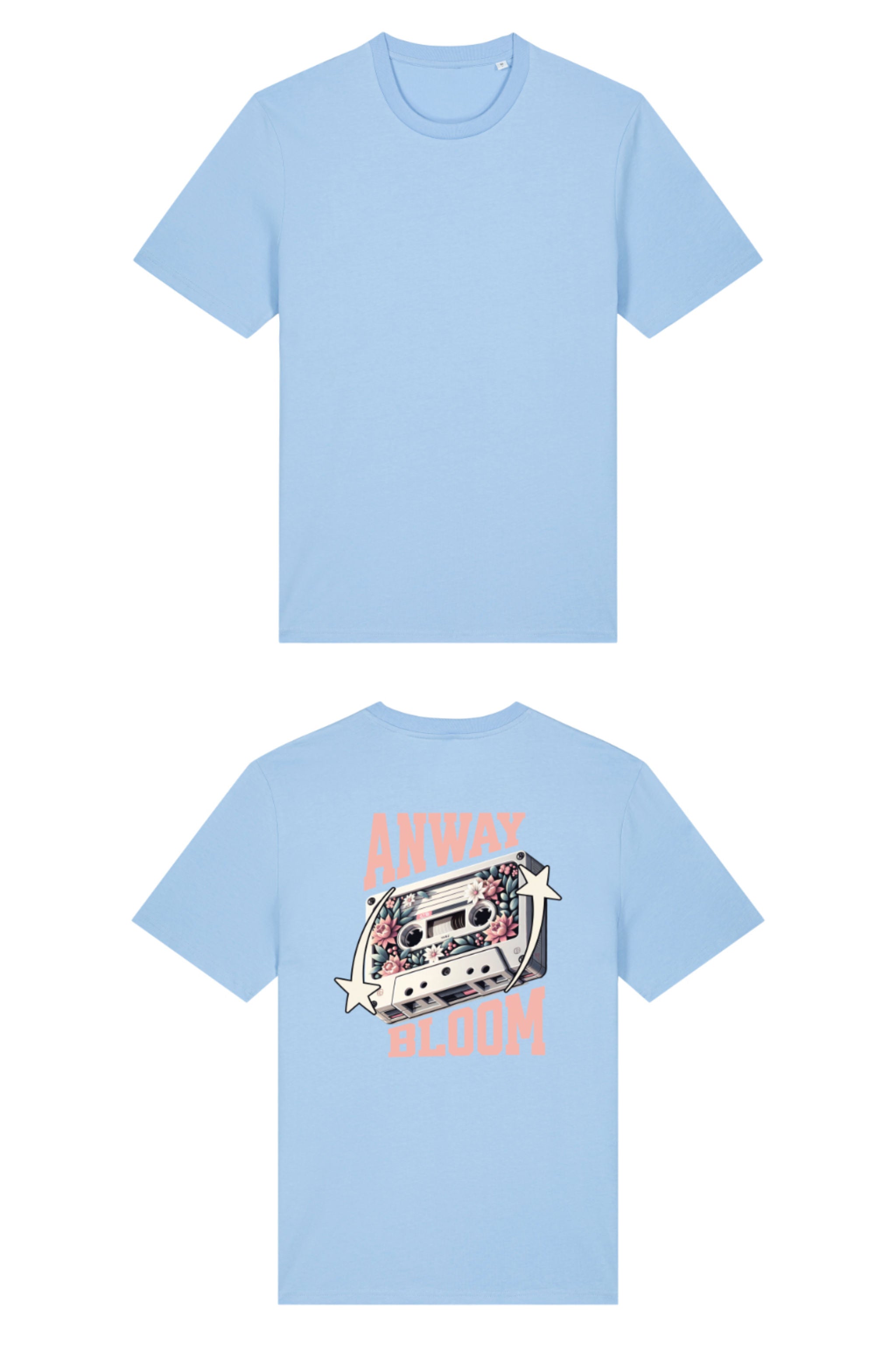 T-Shirt aus 100 % Bio-Baumwolle mit normaler Passform, erhältlich in verschiedenen Farben wie Blue Soul, Cotton Pink, Lavender, Aloe, Weiss und Schwarz. Individuell bedruckbar mit Wunschmotiv. Weiches, angenehm leichtes Material für hohen Tragekomfort. Ideal für einen zeitgemässen, entspannten Look. Als Motiv auf der Rückseite eine Kassette, dekoriert mit Blumen, eingerahmt von Sternen – Text „ANWAY BLOOM“.