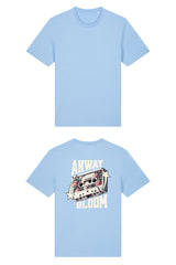 T-Shirt aus 100 % Bio-Baumwolle mit normaler Passform, erhältlich in verschiedenen Farben wie Blue Soul, Cotton Pink, Lavender, Aloe, Weiss und Schwarz. Individuell bedruckbar mit Wunschmotiv. Weiches, angenehm leichtes Material für hohen Tragekomfort. Ideal für einen zeitgemässen, entspannten Look. Als Motiv auf der Rückseite eine Kassette, dekoriert mit Blumen, eingerahmt von Sternen – Text „ANWAY BLOOM“.