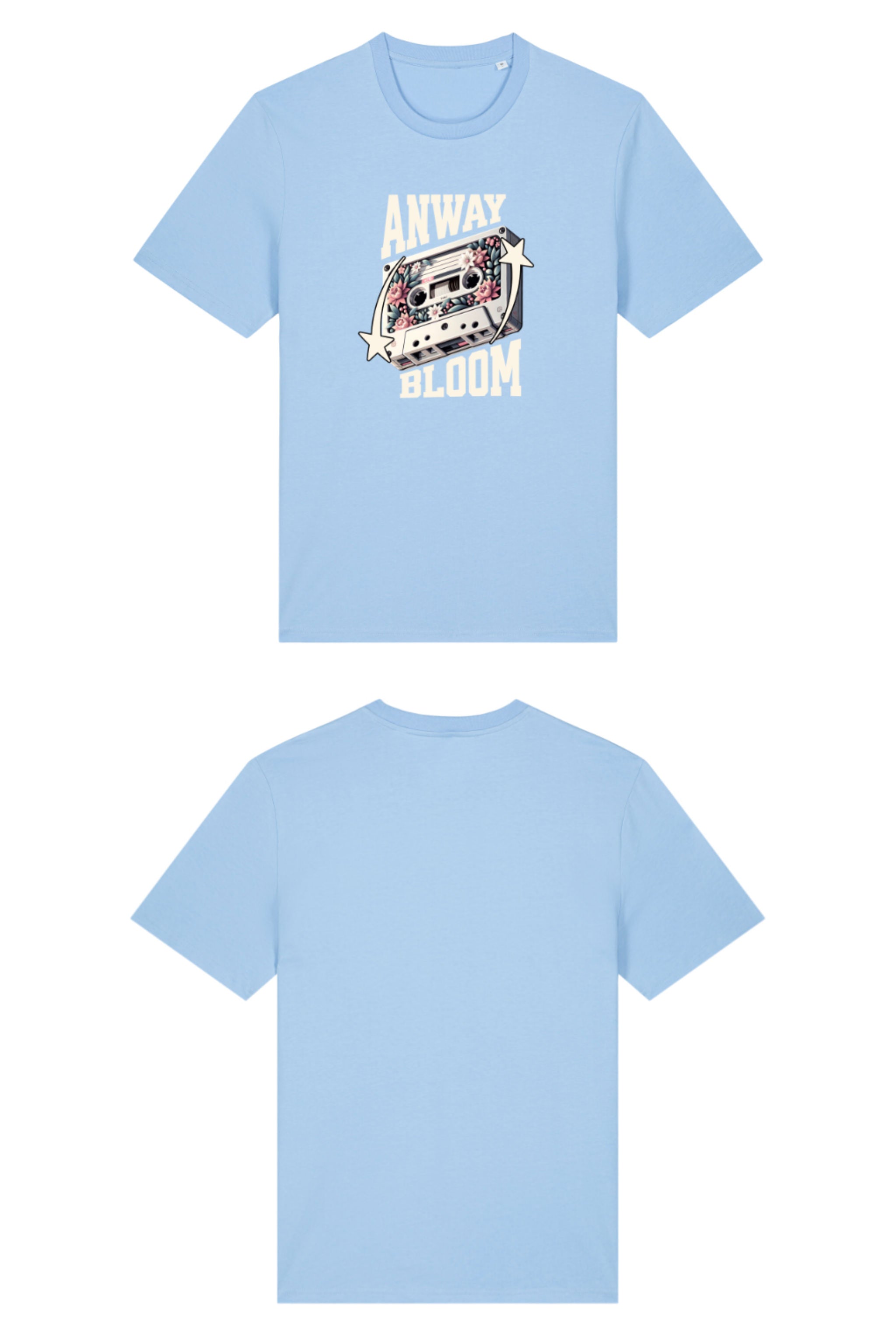 T-Shirt aus 100 % Bio-Baumwolle mit normaler Passform, erhältlich in verschiedenen Farben wie Blue Soul, Cotton Pink, Lavender, Aloe, Weiss und Schwarz. Individuell bedruckbar mit Wunschmotiv. Weiches, angenehm leichtes Material für hohen Tragekomfort. Ideal für einen zeitgemässen, entspannten Look. Als Motiv auf der Vorderseite eine Kassette, dekoriert mit Blumen, eingerahmt von Sternen – Text „ANWAY BLOOM“.