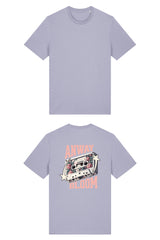 T-Shirt aus 100 % Bio-Baumwolle mit normaler Passform, erhältlich in verschiedenen Farben wie Blue Soul, Cotton Pink, Lavender, Aloe, Weiss und Schwarz. Individuell bedruckbar mit Wunschmotiv. Weiches, angenehm leichtes Material für hohen Tragekomfort. Ideal für einen zeitgemässen, entspannten Look. Als Motiv auf der Rückseite eine Kassette, dekoriert mit Blumen, eingerahmt von Sternen – Text „ANWAY BLOOM“.