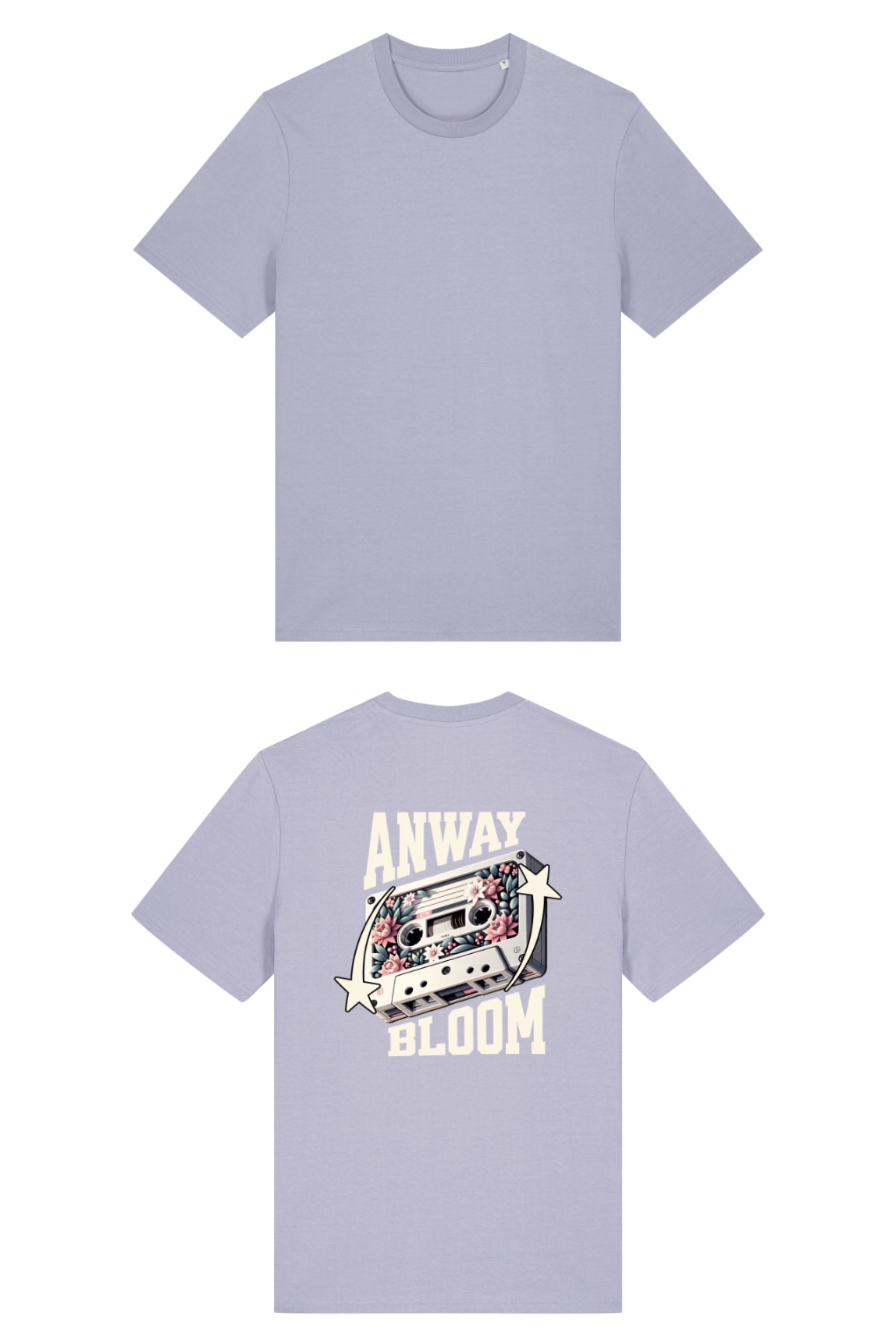 T-Shirt aus 100 % Bio-Baumwolle mit normaler Passform, erhältlich in verschiedenen Farben wie Blue Soul, Cotton Pink, Lavender, Aloe, Weiss und Schwarz. Individuell bedruckbar mit Wunschmotiv. Weiches, angenehm leichtes Material für hohen Tragekomfort. Ideal für einen zeitgemässen, entspannten Look. Als Motiv auf der Rückseite eine Kassette, dekoriert mit Blumen, eingerahmt von Sternen – Text „ANWAY BLOOM“.