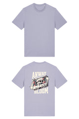 T-Shirt aus 100 % Bio-Baumwolle mit normaler Passform, erhältlich in verschiedenen Farben wie Blue Soul, Cotton Pink, Lavender, Aloe, Weiss und Schwarz. Individuell bedruckbar mit Wunschmotiv. Weiches, angenehm leichtes Material für hohen Tragekomfort. Ideal für einen zeitgemässen, entspannten Look. Als Motiv auf der Rückseite eine Kassette, dekoriert mit Blumen, eingerahmt von Sternen – Text „ANWAY BLOOM“.