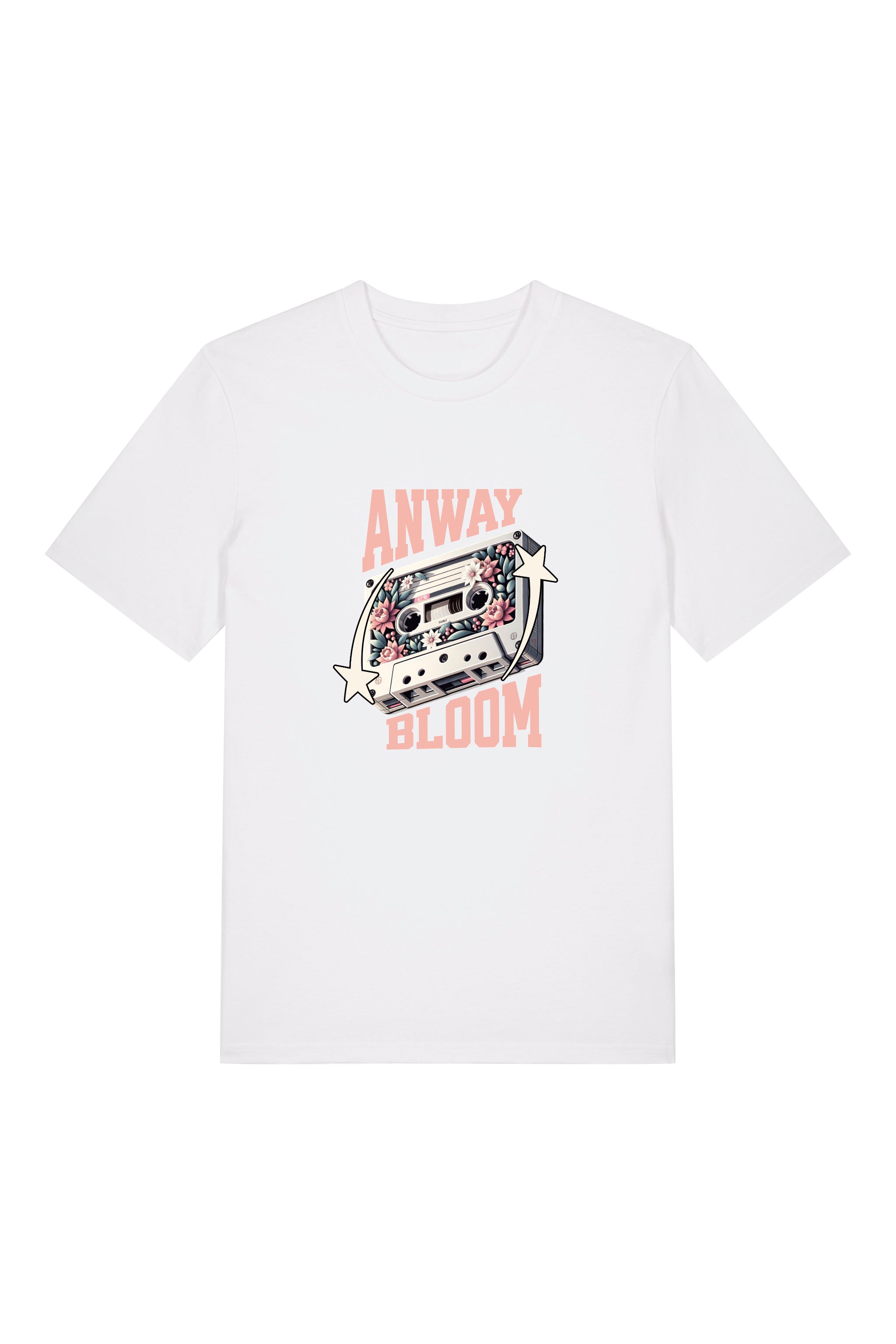 T-Shirt aus 100 % Bio-Baumwolle mit normaler Passform, erhältlich in verschiedenen Farben wie Blue Soul, Cotton Pink, Lavender, Aloe, Weiss und Schwarz. Individuell bedruckbar mit Wunschmotiv. Weiches, angenehm leichtes Material für hohen Tragekomfort. Ideal für einen zeitgemässen, entspannten Look. Als Motiv auf der Vorderseite eine Kassette, dekoriert mit Blumen, eingerahmt von Sternen – Text „ANWAY BLOOM“.