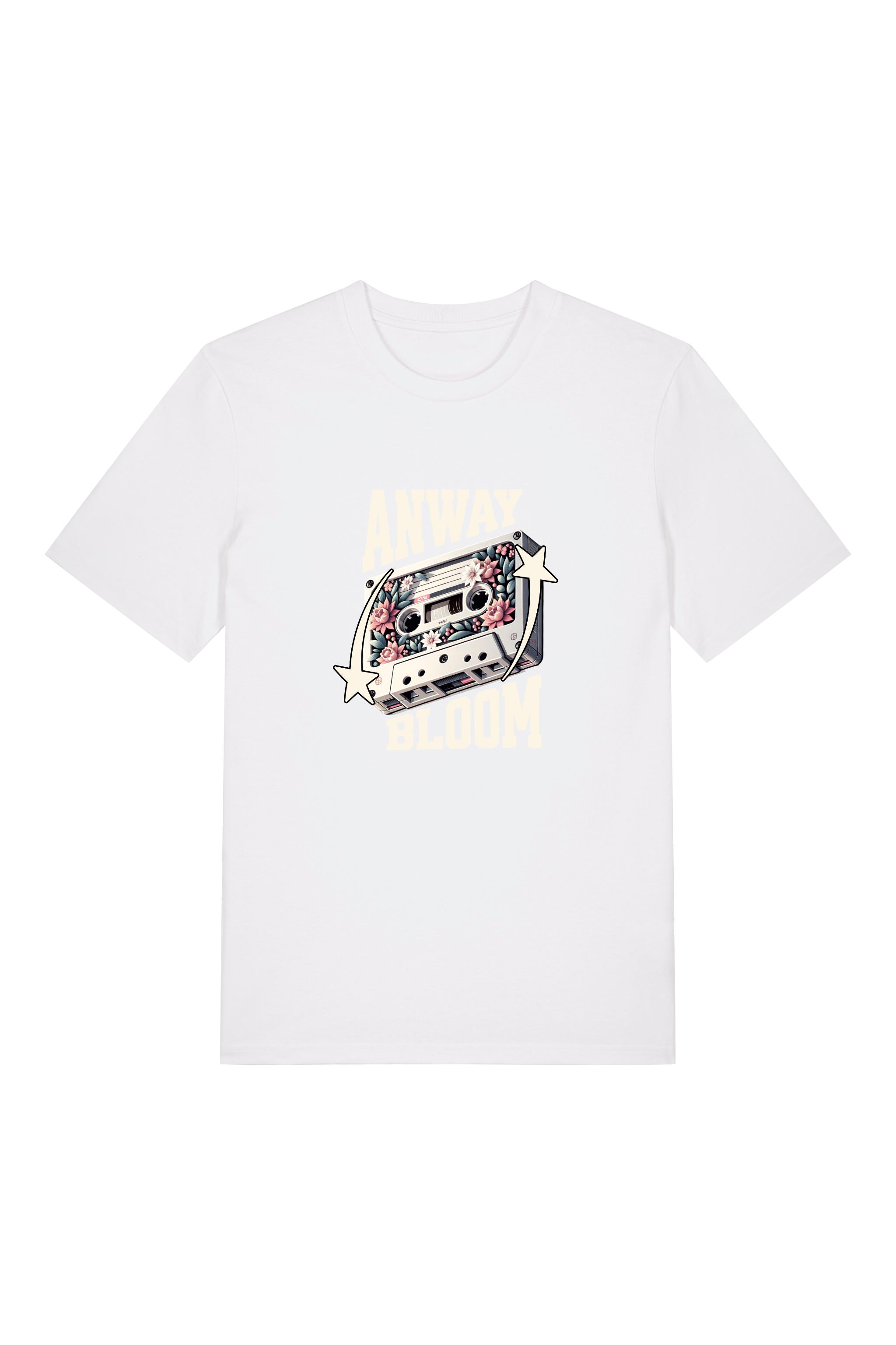 T-Shirt aus 100 % Bio-Baumwolle mit normaler Passform, erhältlich in verschiedenen Farben wie Blue Soul, Cotton Pink, Lavender, Aloe, Weiss und Schwarz. Individuell bedruckbar mit Wunschmotiv. Weiches, angenehm leichtes Material für hohen Tragekomfort. Ideal für einen zeitgemässen, entspannten Look. Als Motiv auf der Vorderseite eine Kassette, dekoriert mit Blumen, eingerahmt von Sternen – Text „ANWAY BLOOM“.