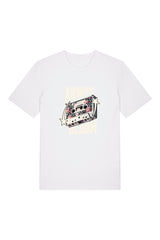 T-Shirt aus 100 % Bio-Baumwolle mit normaler Passform, erhältlich in verschiedenen Farben wie Blue Soul, Cotton Pink, Lavender, Aloe, Weiss und Schwarz. Individuell bedruckbar mit Wunschmotiv. Weiches, angenehm leichtes Material für hohen Tragekomfort. Ideal für einen zeitgemässen, entspannten Look. Als Motiv auf der Vorderseite eine Kassette, dekoriert mit Blumen, eingerahmt von Sternen – Text „ANWAY BLOOM“.