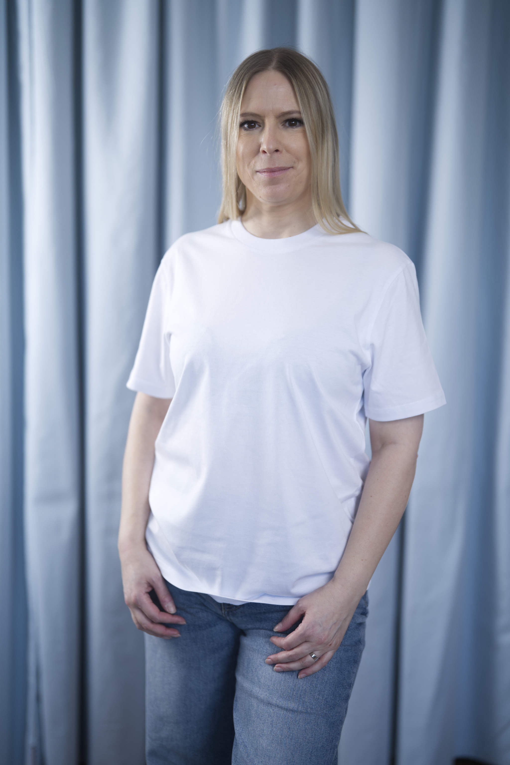 T-Shirt aus Bio-Baumwolle mit normaler Passform – in Weiss (White), Schwarz (Black), Aloegrün (Aloe), Rosa (Cotton Pink), Hellblau (Blue Soul) oder Lavendel (Lavender) erhältlich.