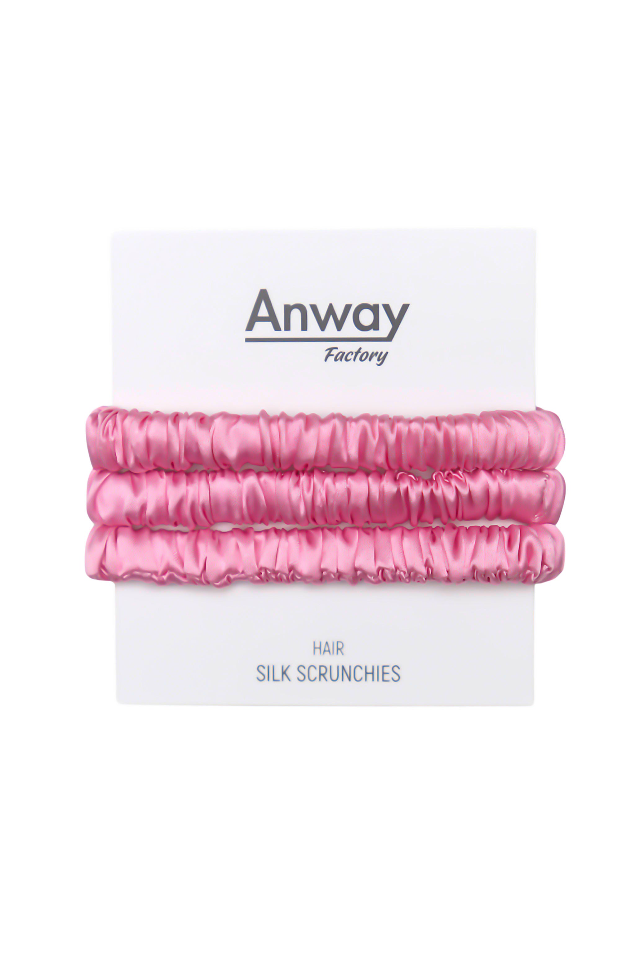 3er-Set Seiden-Scrunchies in der Farbe Carmine – schonender Haargummi aus 100 % Seide für sanften Halt ohne Haarbruch.