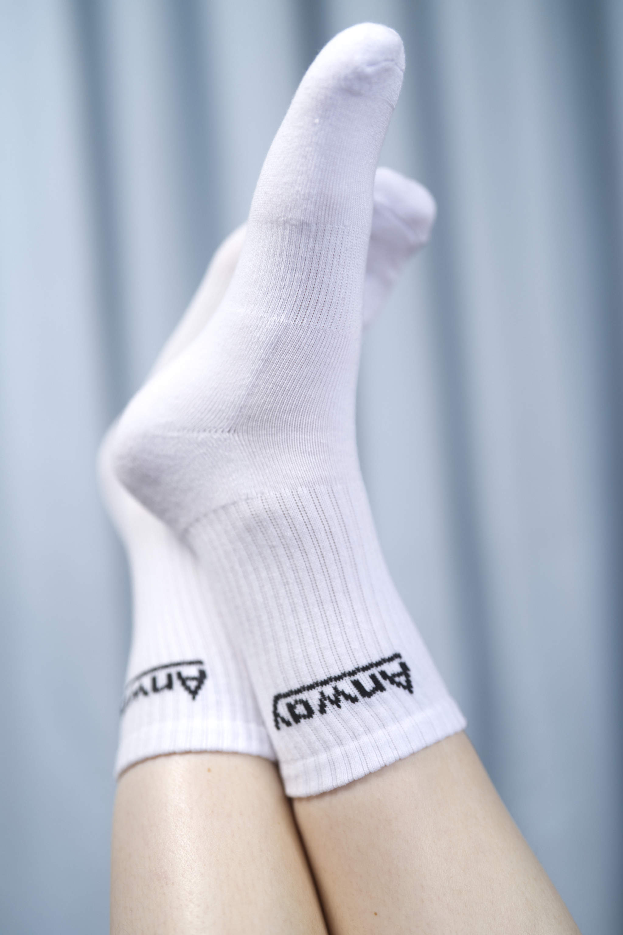 Weiche, bequeme Socken aus hochwertigem Materialmix (80 % Baumwolle, 15 % Polyester, 5 % Elastan) mit eingearbeitetem «Anway» Logo. Schlichtes Design und angenehm zu tragen – perfekt für den Alltag.