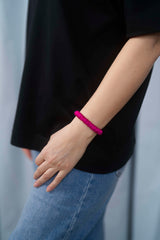 Seiden-Scrunchie in der Farbe Rose – schonender Haargummi aus 100 % Seide für sanften Halt ohne Haarbruch.