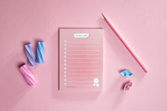 To-Do-Liste FLOWER POWER im kompakten A6-Hochformat mit 50 Blättern. Charmant gestalteter Notizblock für tägliche Aufgaben und Termine – ideal zum Abhaken und Strukturieren des Alltags.