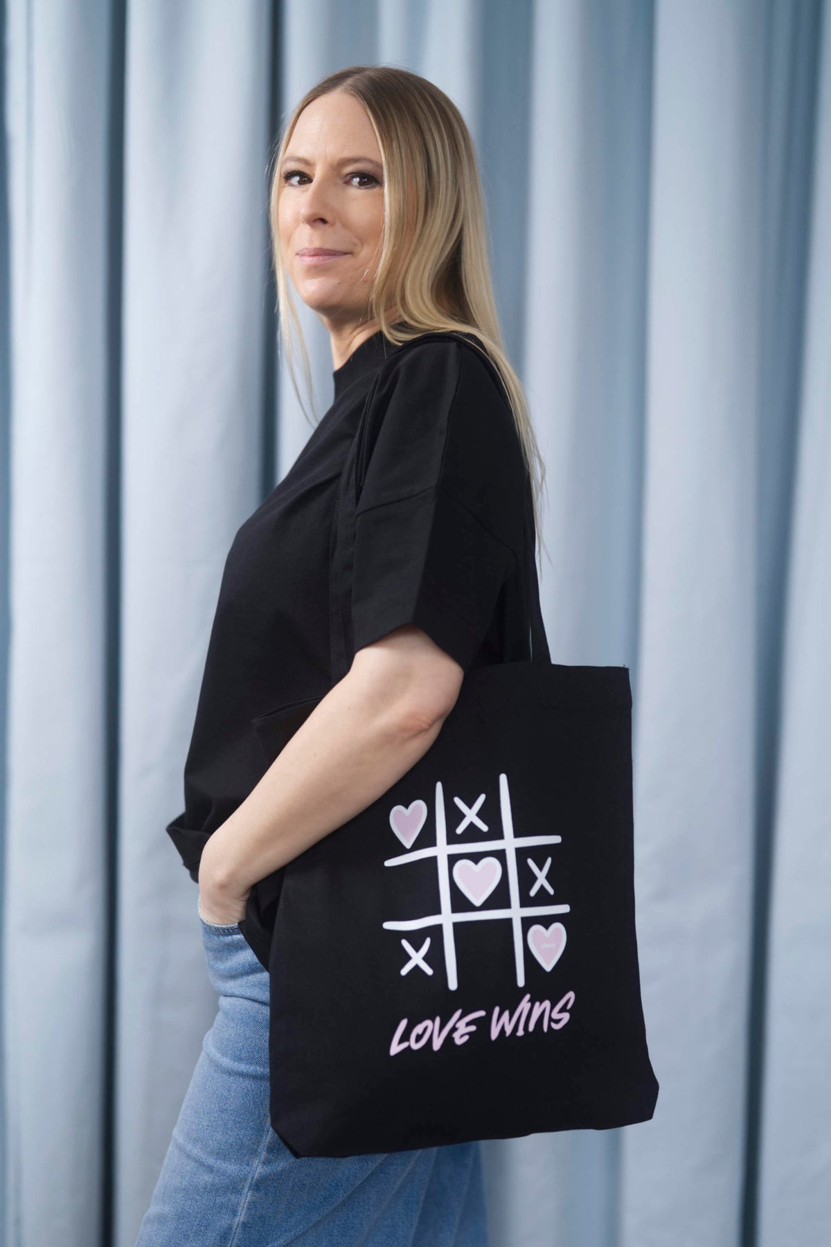 TRAGETASCHE | LOVE WINS | BLACK