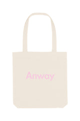 Nachhaltige Tote Bag mit ANWAY-Schriftzug – grosse Stofftasche aus 80% recycelter Baumwolle und 20% recyceltem Polyester, mit langen Henkeln und modernem Schnitt in Black oder Natural Raw.