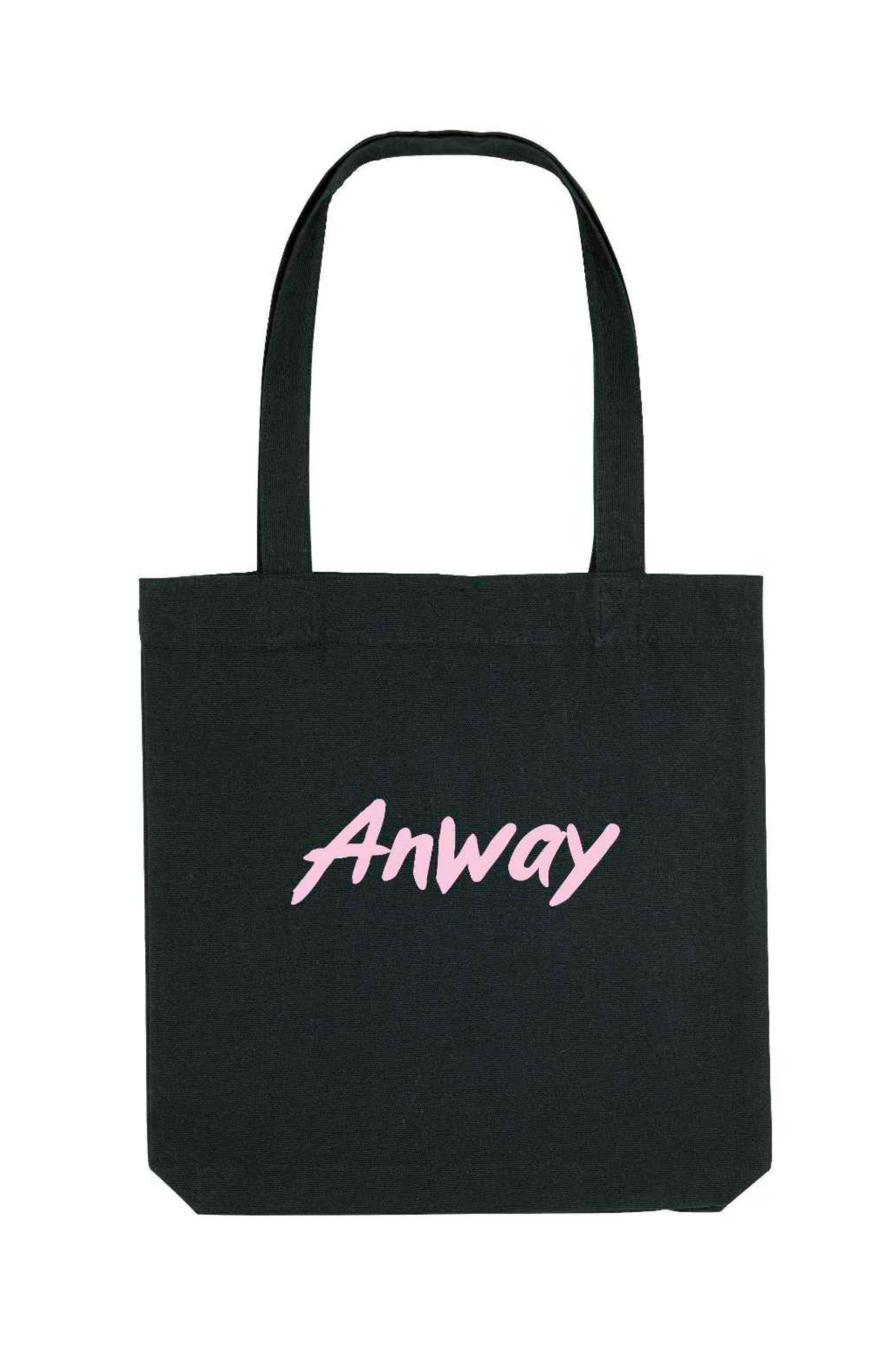 Nachhaltige Tote Bag mit «Anway» Pinsel bzw. Brush Schriftzug – grosse Stofftasche aus 80% recycelter Baumwolle und 20% recyceltem Polyester, mit langen Henkeln und modernem Schnitt in Black oder Natural Raw.