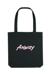 Nachhaltige Tote Bag mit «Anway» Pinsel bzw. Brush Schriftzug – grosse Stofftasche aus 80% recycelter Baumwolle und 20% recyceltem Polyester, mit langen Henkeln und modernem Schnitt in Black oder Natural Raw.