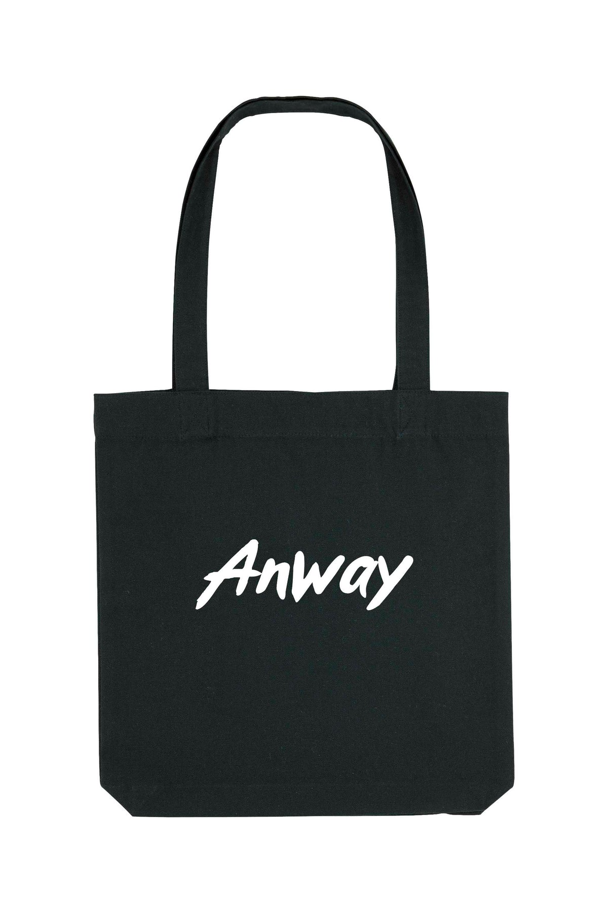 Nachhaltige Tote Bag mit «Anway» Pinsel bzw. Brush Schriftzug – grosse Stofftasche aus 80% recycelter Baumwolle und 20% recyceltem Polyester, mit langen Henkeln und modernem Schnitt in Black oder Natural Raw.