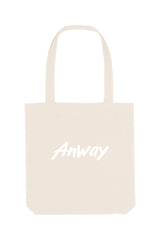 Nachhaltige Tote Bag mit «Anway» Pinsel bzw. Brush Schriftzug – grosse Stofftasche aus 80% recycelter Baumwolle und 20% recyceltem Polyester, mit langen Henkeln und modernem Schnitt in Black oder Natural Raw.