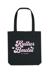 Schwarze Tote Bag mit weissem oder rosa Retro-Schriftzug „Kultur Beutel BY ANWAY“, grosse Stofftasche aus 80% recycelter Baumwolle und 20% recyceltem Polyester, mit langen Henkeln und robustem Schnitt – ideal als stylischer Alltagsbegleiter.