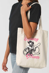Naturfarbene Tote Bag mit starkem Retro-Cowgirl-Motiv in Schwarz-Weiss und pinkem Schriftzug „Anway Power“ – eine stylische Stofftasche mit femininer Energie und Statement-Charakter.