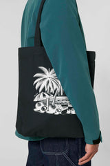 Schwarze Tote Bag mit weissem Sommermotiv: Palmen, Kokosnüsse, Sonnenschirm und Strand bei Sonnenuntergang – eine stilvolle Strandtasche mit tropischem Flair und Retro-Illustration.