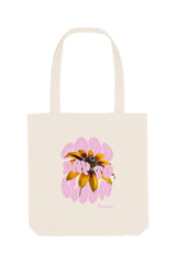 Naturfarbene Tote Bag mit dem rosa Schriftzug „GOOD DAY TO BLOOM“ im Retro-Stil, durchzogen von einer leuchtend gelben Sonnenblume – florales Statement-Piece mit positiver Botschaft.