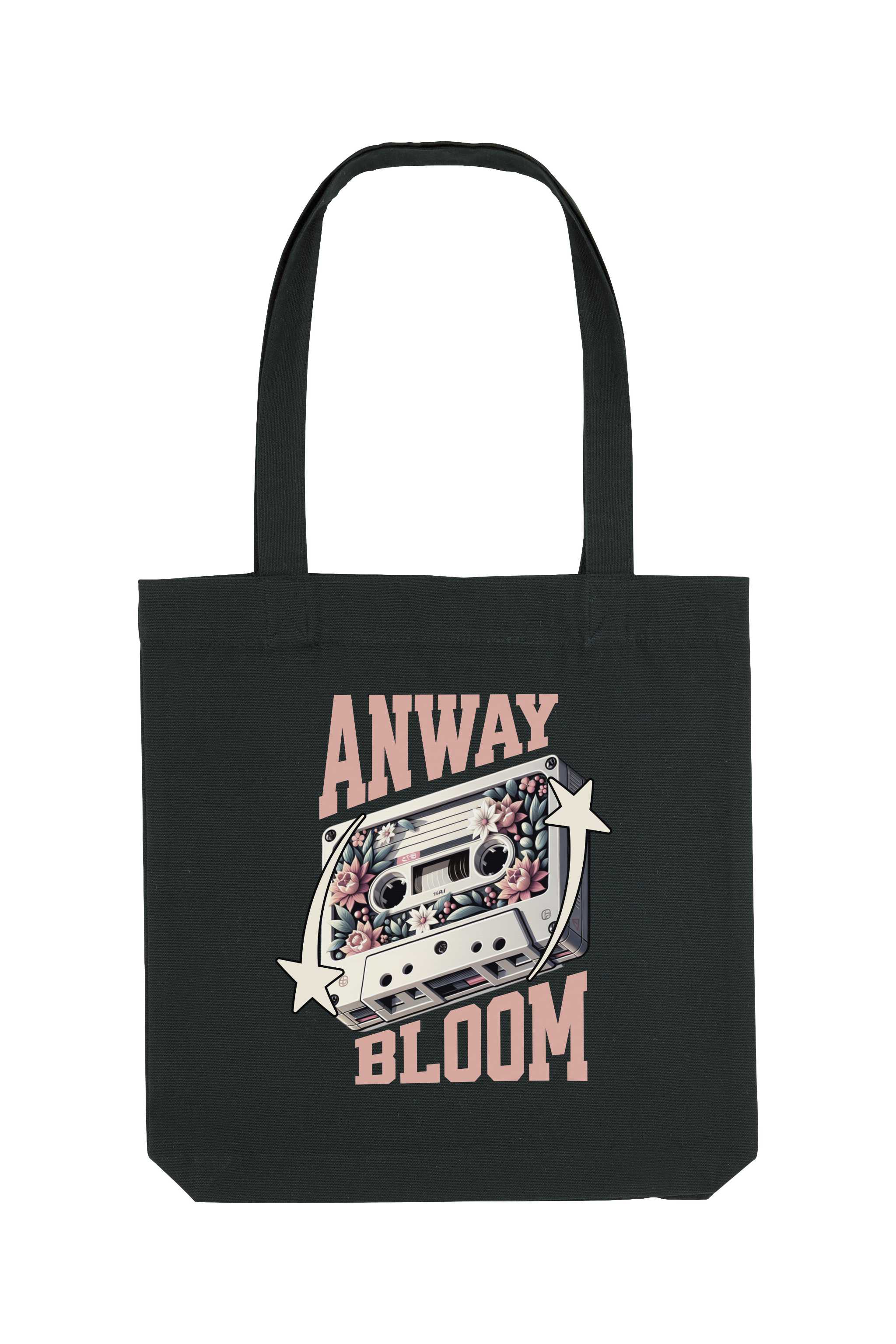 Schwarze Tote Bag mit retro-inspiriertem Design: Eine Kassette mit floralen Elementen, flankiert von zwei Sternen, und dem Schriftzug „ANWAY BLOOM“ in grossem rosa Vintage-Font – stylisch und nostalgisch zugleich.